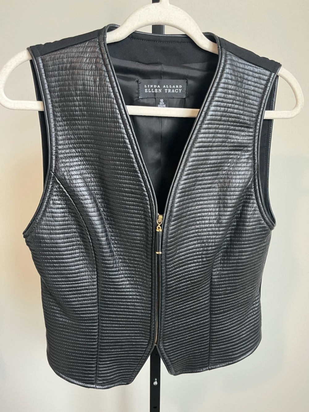 Ellen Tracy Black Quilted Genuine Leather Vest Zip Front Size 10 Made USA - Picture 2 of 10